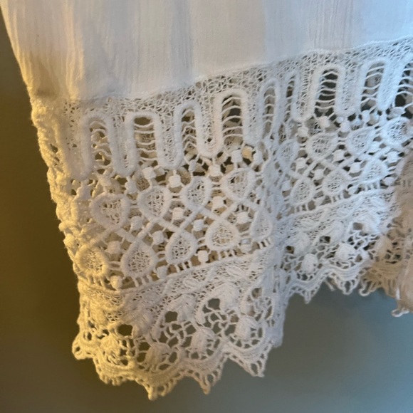 Cute lightweight button down top with embroidery on bottom and lower sleeve - Picture 2 of 6